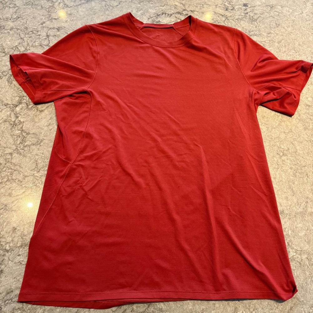 lululemon seawheeze pack and dash short sleeve red small